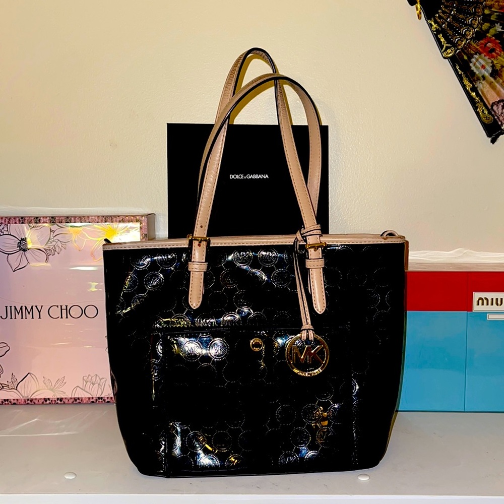 Micheal Kors black and beige bat and leather tote